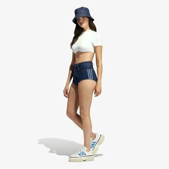 Authentic Adidas x Beyoncé sneakers - Picture 8 of 8